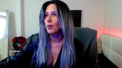 Snapshot of mistressevelyn_ chatting on January 20, 6:21 am MistressEvelyn online show from January 20, 6:21 am
