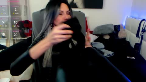 Snapshot of mistressevelyn_ chatting on January 30, 12:06 pm MistressEvelyn online show from January 30, 12:06 pm