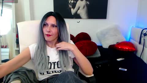 Snapshot of mistressevelyn_ chatting on February 20, 1:40 pm MistressEvelyn online show from February 20, 1:40 pm