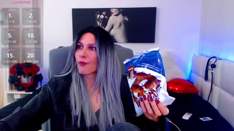 Snapshot of mistressevelyn_ chatting on February 21, 7:01 am MistressEvelyn online show from February 21, 7:01 am