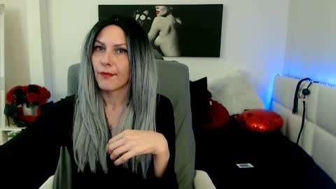 Snapshot of mistressevelyn_ chatting on February 26, 11:30 am MistressEvelyn online show from February 26, 11:30 am