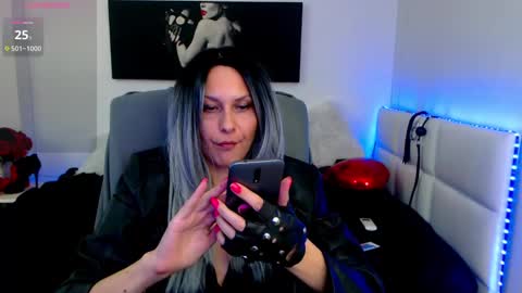 Snapshot of mistressevelyn_ chatting on February 27, 6:40 am MistressEvelyn online show from February 27, 6:40 am
