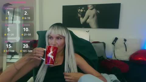 Snapshot of mistressevelyn_ chatting on September 12, 4:40 pm MistressEvelyn online show from September 12, 4:40 pm