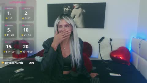 Snapshot of mistressevelyn_ chatting on September 13, 6:51 pm MistressEvelyn online show from September 13, 6:51 pm