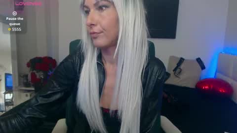 Snapshot of mistressevelyn_ chatting on September 30, 7:13 am MistressEvelyn online show from September 30, 7:13 am