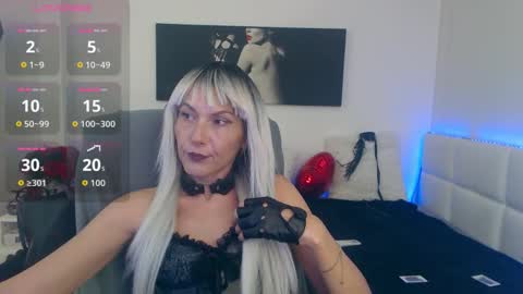 Snapshot of mistressevelyn_ chatting on October 21, 7:53 am MistressEvelyn online show from October 21, 7:53 am