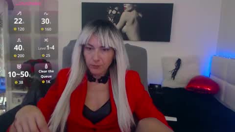 Snapshot of mistressevelyn_ chatting on October 22, 3:29 am MistressEvelyn online show from October 22, 3:29 am