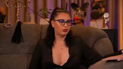 Snapshot of mistresskellykent chatting on September 9, 12:54 am Mistress Kelly online show from September 9, 12:54 am