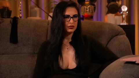 Snapshot of mistresskellykent chatting on October 30, 11:05 pm Mistress Kelly online show from October 30, 11:05 pm