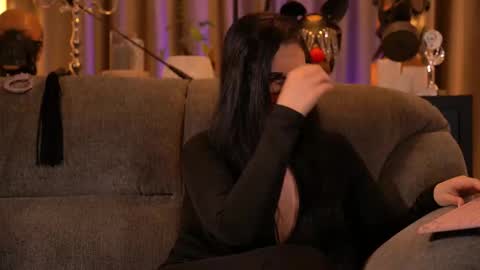 Snapshot of mistresskellykent chatting on November 25, 1:27 am Mistress Kelly online show from November 25, 1:27 am