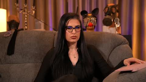 Snapshot of mistresskellykent chatting on December 15, 10:58 pm Mistress Kelly online show from December 15, 10:58 pm