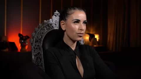Snapshot of mistresskellykent chatting on July 8, 9:41 pm Mistress Kelly online show from July 8, 9:41 pm