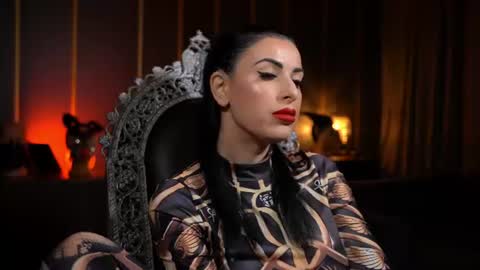 Snapshot of mistresskellykent chatting on July 12, 9:50 pm Mistress Kelly online show from July 12, 9:50 pm