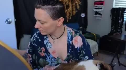 Snapshot of mistressquynnxo chatting on June 11, 8:51 pm Mistress Quynn online show from June 11, 8:51 pm