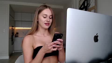 Snapshot of mistressuniverse chatting on May 6, 8:41 am mistressuniverse online show from May 6, 8:41 am
