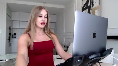 Snapshot of mistressuniverse chatting on May 11, 8:42 am mistressuniverse online show from May 11, 8:42 am