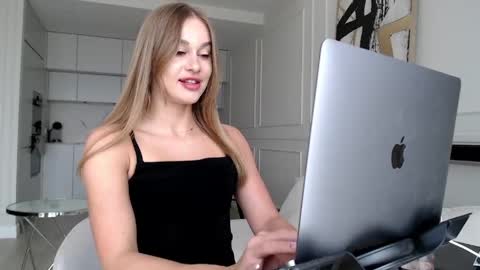 Snapshot of mistressuniverse chatting on May 21, 7:26 am mistressuniverse online show from May 21, 7:26 am