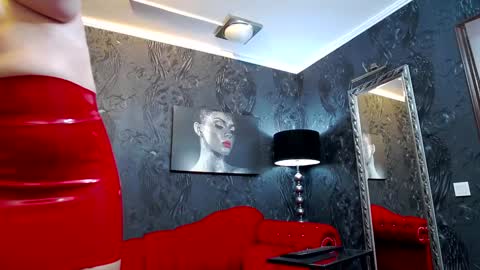 Snapshot of mistresswanda chatting on December 13, 9:52 pm MistressWanda - online show from December 13, 9:52 pm