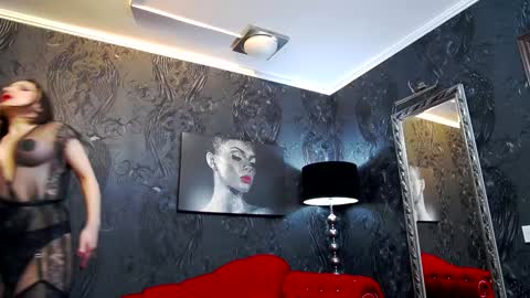 Snapshot of mistresswanda chatting on January 1, 9:31 pm MistressWanda - online show from January 1, 9:31 pm