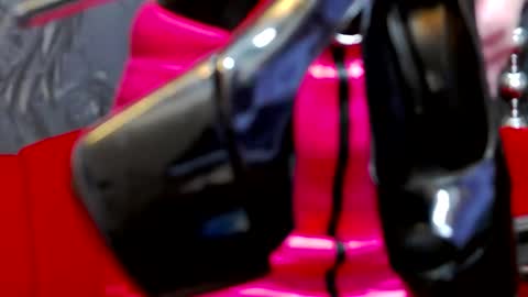 Snapshot of mistresswanda chatting on February 9, 9:17 pm MistressWanda - online show from February 9, 9:17 pm