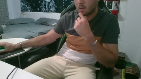 Snapshot of mistxss chatting on December 1, 7:14 pm mistxss online show from December 1, 7:14 pm