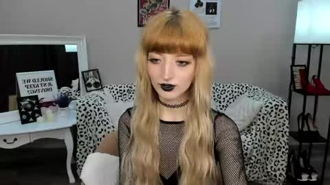 Misty online show from April 22, 6:42 pm