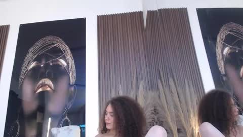 Snapshot of miticabrennet chatting on September 9, 3:39 am Mtica Brennet online show from September 9, 3:39 am