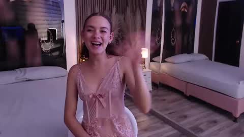 Snapshot of miticabrennet chatting on September 11, 12:22 am Mtica Brennet online show from September 11, 12:22 am