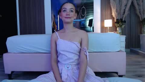 Snapshot of miticabrennet chatting on October 30, 3:30 am Mtica Brennet online show from October 30, 3:30 am