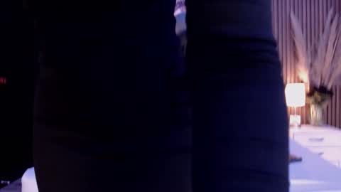 Snapshot of miticabrennet chatting on December 3, 3:25 am Mtica Brennet online show from December 3, 3:25 am