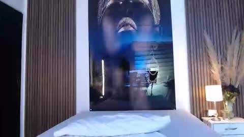 Snapshot of miticabrennet chatting on December 5, 3:37 am Mtica Brennet online show from December 5, 3:37 am