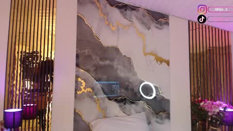 Mtica Brennet online show from March 31, 5:30 am