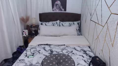 Snapshot of mitzihakku chatting on October 20, 10:16 am Nicahontas online show from October 20, 10:16 am