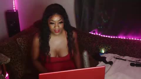 Snapshot of mixedlovers chatting on September 19, 6:15 am Precious online show from September 19, 6:15 am