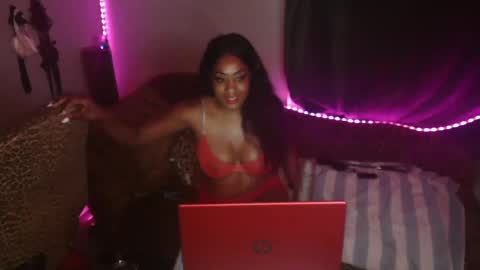 Snapshot of mixedlovers chatting on September 26, 1:09 am Precious online show from September 26, 1:09 am