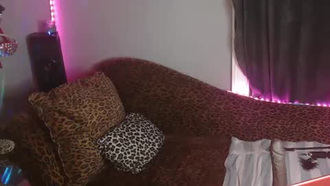 Snapshot of mixedlovers chatting on September 30, 2:16 am Precious online show from September 30, 2:16 am