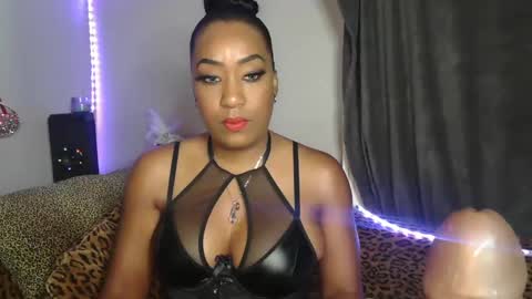 Snapshot of mixedlovers chatting on October 23, 6:39 pm Precious online show from October 23, 6:39 pm