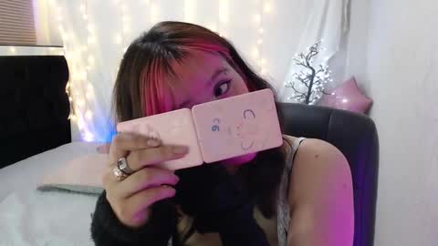 Snapshot of mixie_cute chatting on December 17, 9:27 pm mixie_cute online show from December 17, 9:27 pm