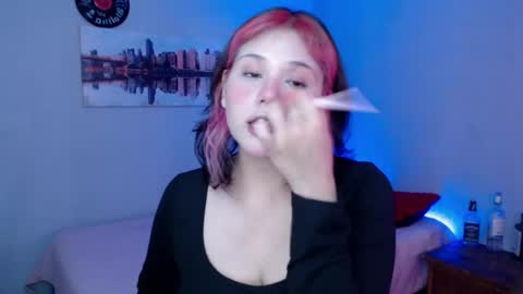 Snapshot of mixie_cute chatting on March 7, 8:33 pm mixie_cute online show from March 7, 8:33 pm