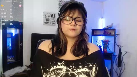 Snapshot of mixie_cute chatting on November 5, 6:30 pm mixie_cute online show from November 5, 6:30 pm