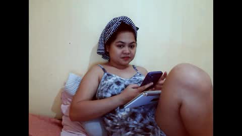 Cutiepie online show from March 11, 5:49 am