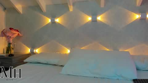 mizzhell_ online show from November 1, 1:02 pm