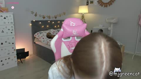 Snapshot of mjgreencat chatting on December 20, 8:34 pm mj online show from December 20, 8:34 pm