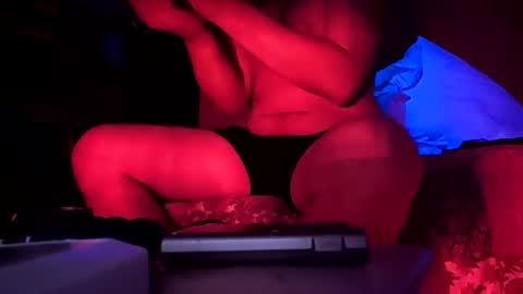 Snapshot of mjmckenz55 chatting on April 28, 2:27 am Daddy720 online show from April 28, 2:27 am