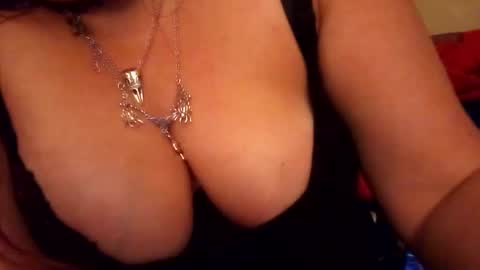 Snapshot of mkroze00027912025 chatting on June 6, 4:28 am mkroze00027912025 online show from June 6, 4:28 am