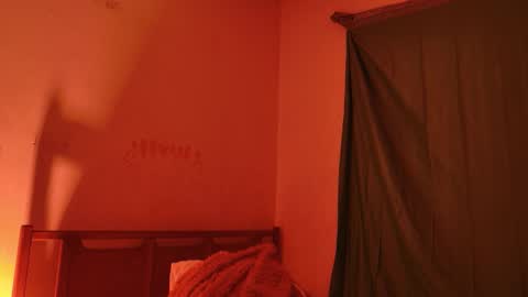 MoonLipson online show from March 25, 4:18 am