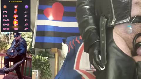 Snapshot of mmazsnake chatting on May 22, 11:21 pm SMOKINsnakeEYEZ online show from May 22, 11:21 pm