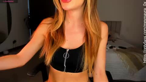 Snapshot of mmmayra_0x chatting on September 22, 10:56 pm MAYRA online show from September 22, 10:56 pm