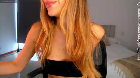 Snapshot of mmmayra_0x chatting on October 5, 8:18 pm MAYRA online show from October 5, 8:18 pm
