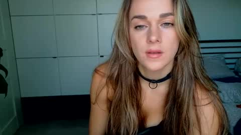 mmminnie online show from October 31, 2:40 pm